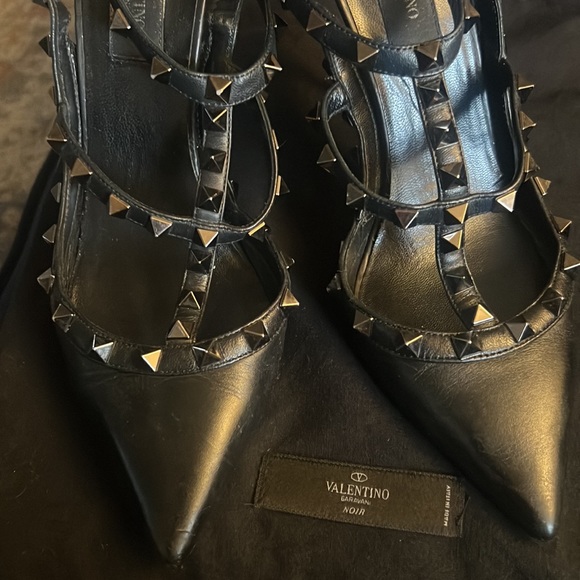 Valentino Rockstud Noir 🖤 - Picture 3 of 11